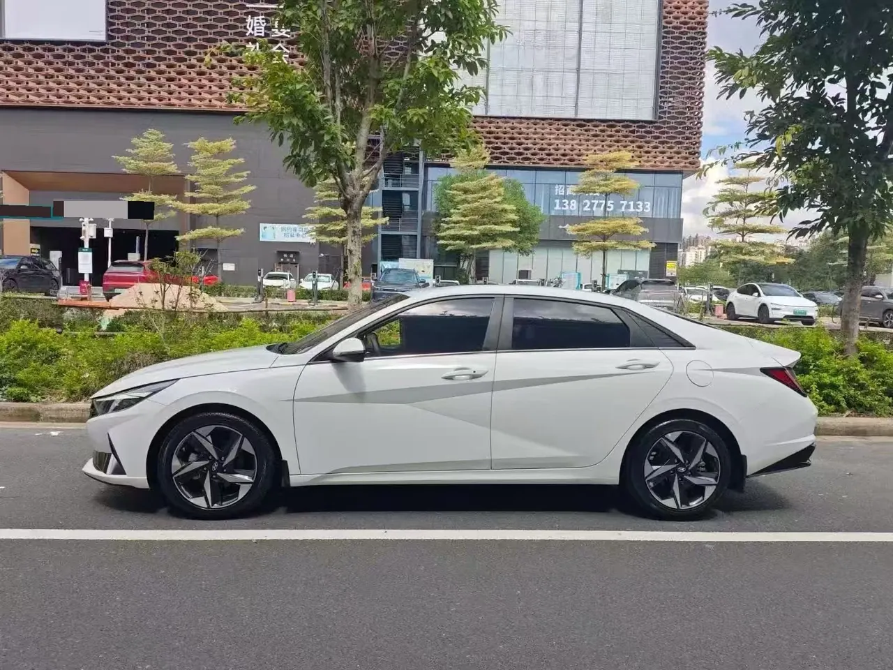 Hyundai 2022 Elantra -3-compartment 1.5 stepless LUX premium automatic gear 6