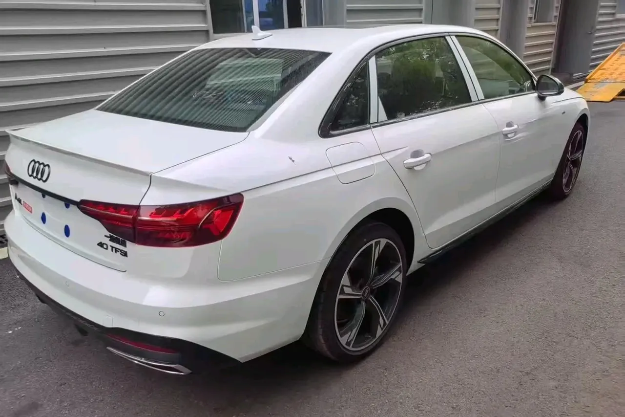 Audi 2025 A4L 2.0TFSI 40TFSI 2 million‑vehicle celebration edition, luxury sporty model, automatic transmission 4