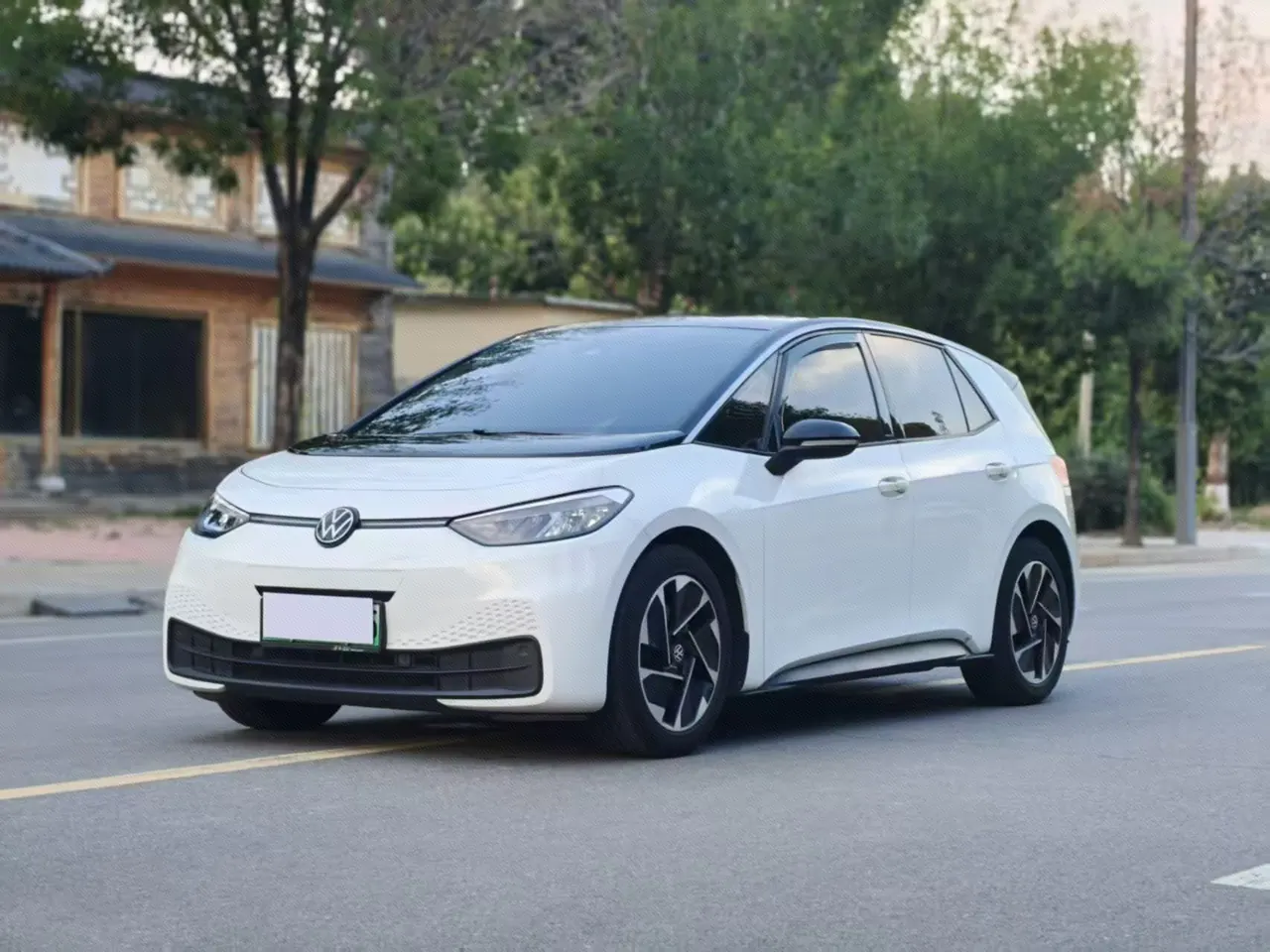 打开图片灯箱:Volkswagen 2025 ID. 3 smart pure intelligent enjoy version of automatic transmission