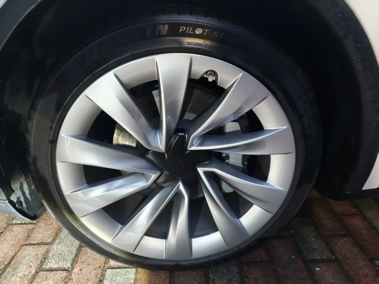 Tesla 2025 Model Y Rear Wheel Drive First Edition Automatic Transmission 5