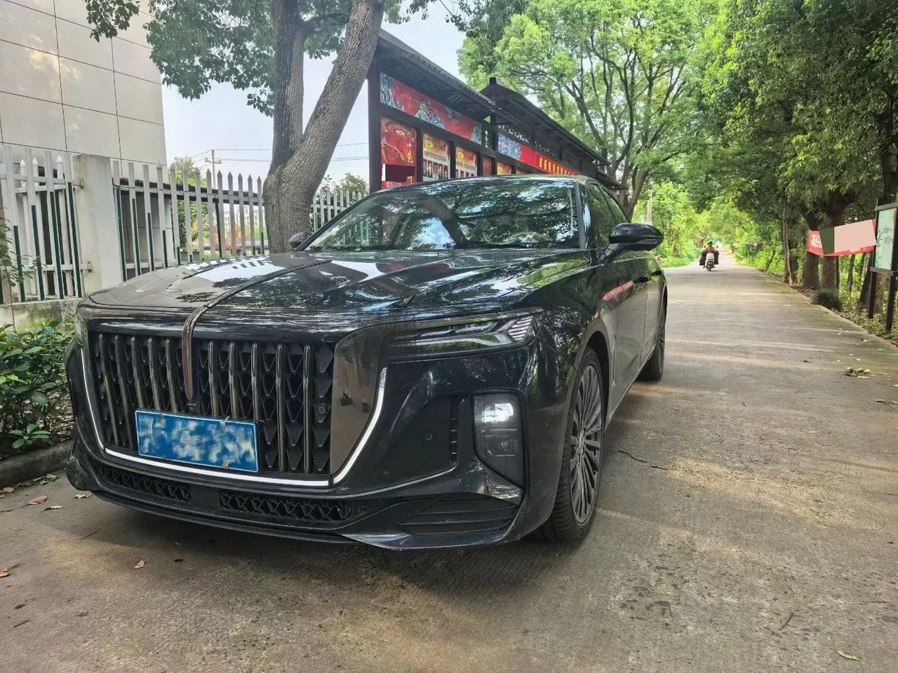 打开图片灯箱:HongQi 2025 H9 48V 2.0T Two-Drive Flag Enjoy Private Fashion Edition 5-seat Automatic Gear