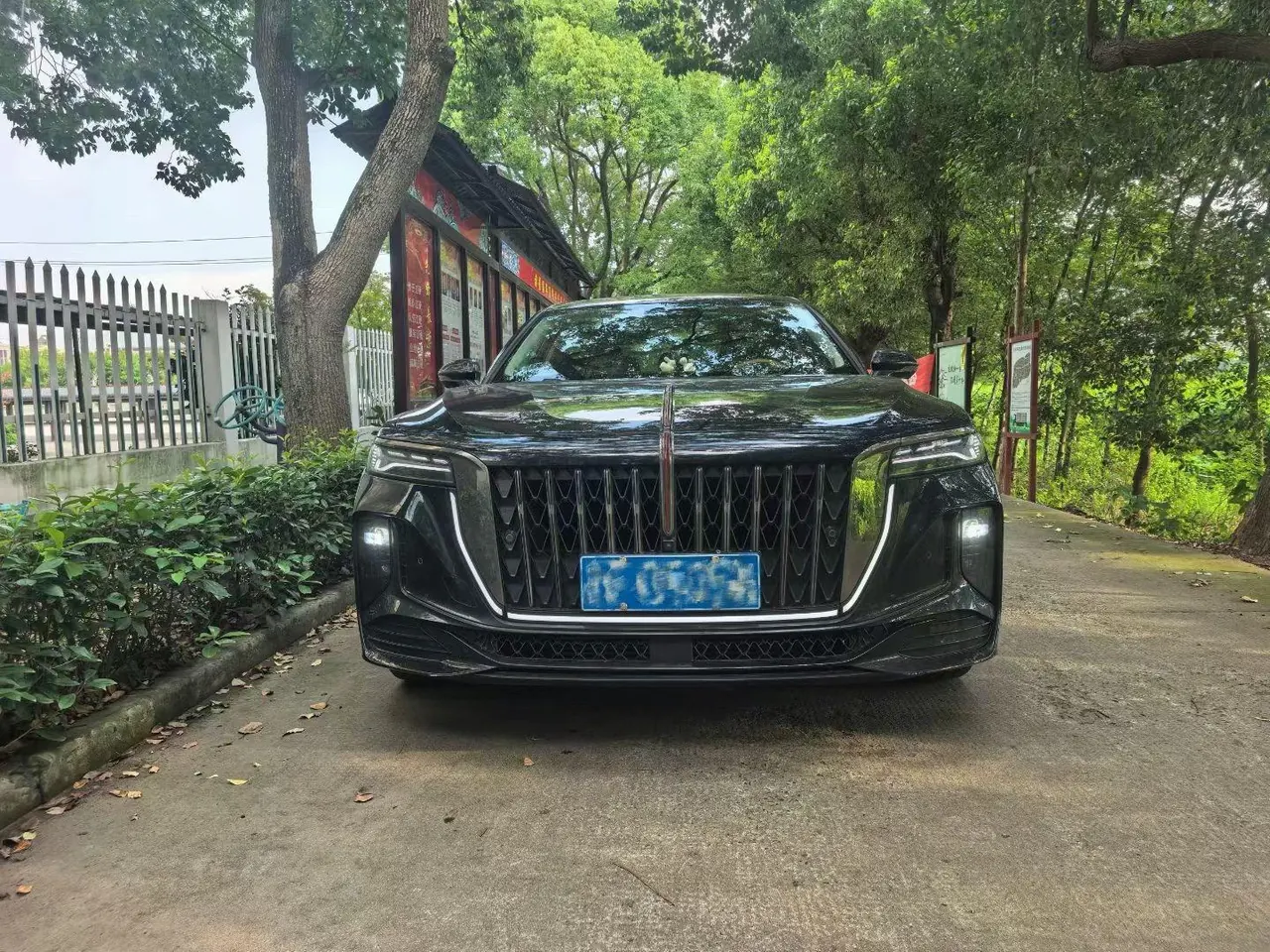 HongQi 2025 H9 48V 2.0T Two-Drive Flag Enjoy Private Fashion Edition 5-seat Automatic Gear 2