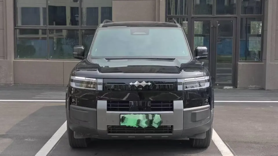 FangChengBao 2025 Titanium 7 1.5T Stepless 200KM Two-Drive Max Edition Automatic Gear 2