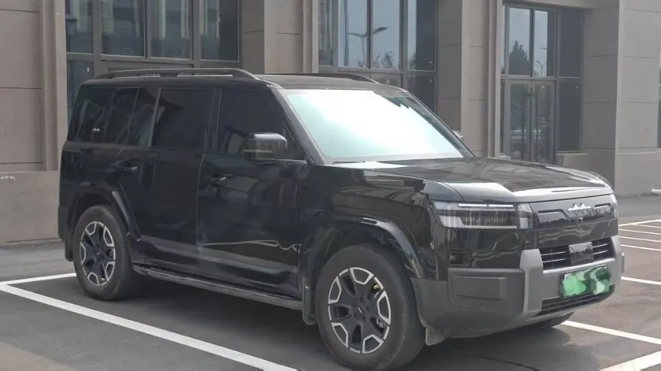 FangChengBao 2025 Titanium 7 1.5T Stepless 200KM Two-Drive Max Edition Automatic Gear 3