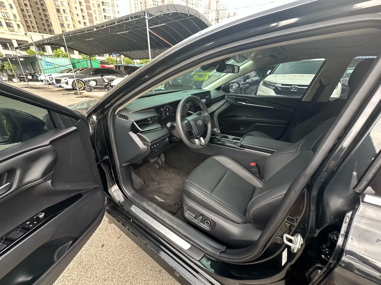 Toyota 2025 Camry Dual Engine 2.0HG Stepless Brilliant Edition Automatic Gear 3