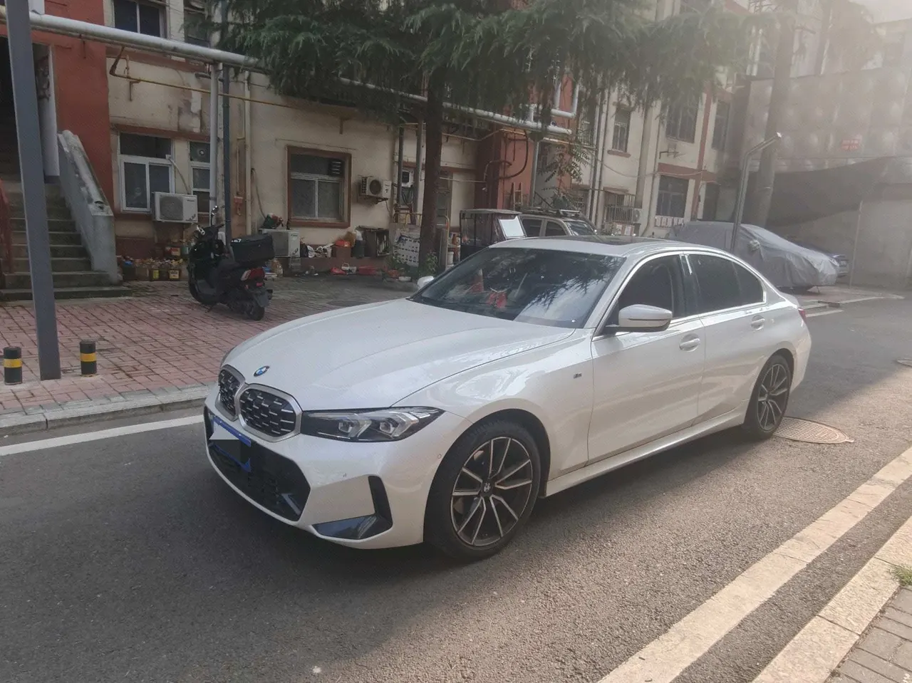 Open image lightbox: BMW 3 Series 2025 model 325i 2.0T M Sport Package automatic transmission