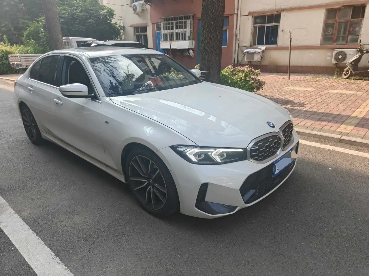 BMW 3 Series 2025 model 325i 2.0T M Sport Package automatic transmission 2