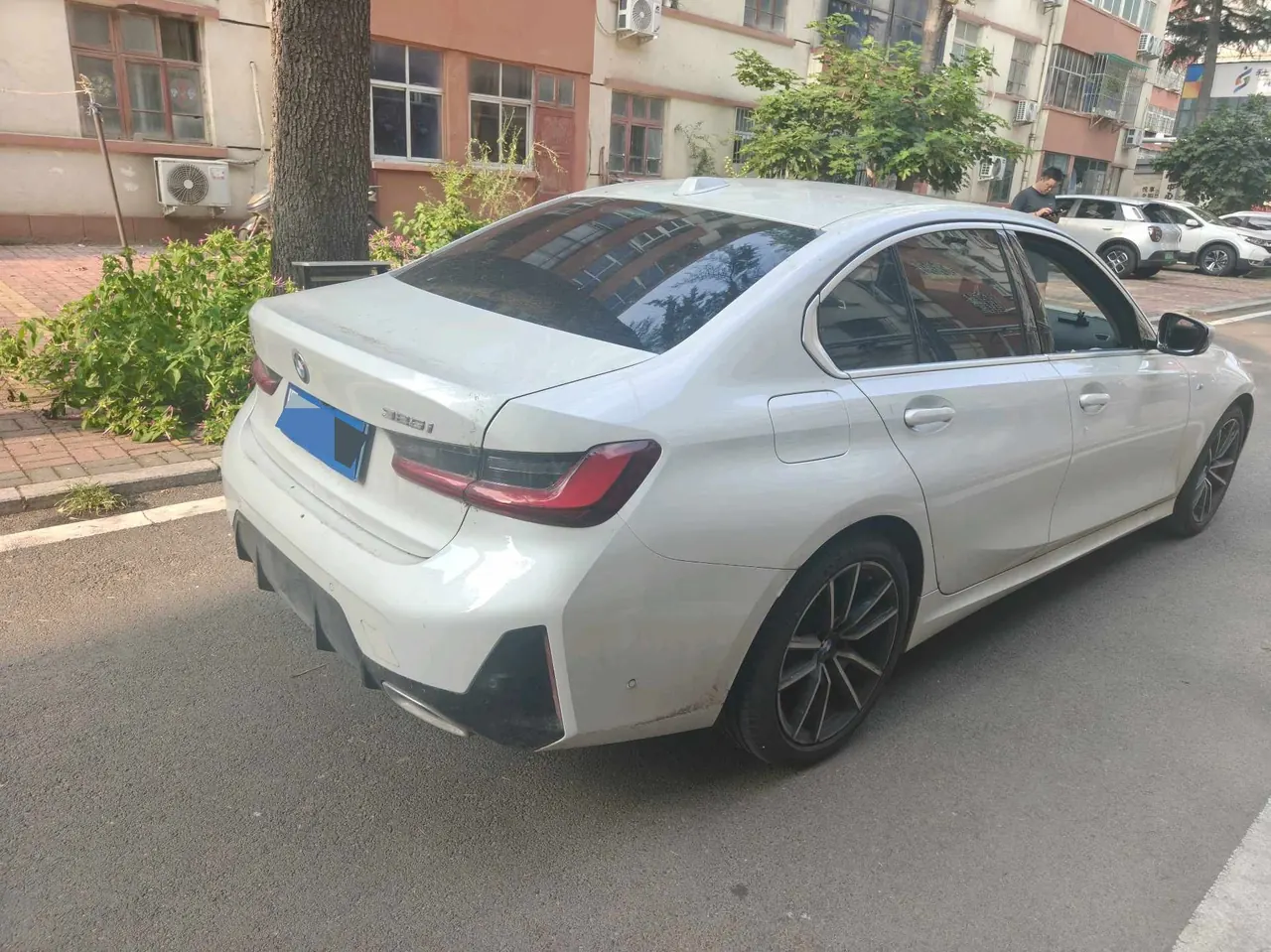 BMW 3 Series 2025 model 325i 2.0T M Sport Package automatic transmission 4
