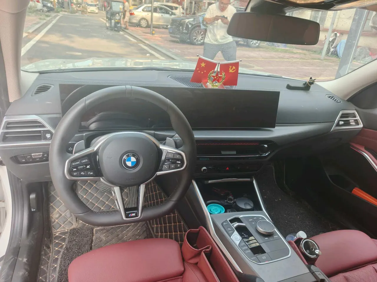 BMW 3 Series 2025 model 325i 2.0T M Sport Package automatic transmission 7