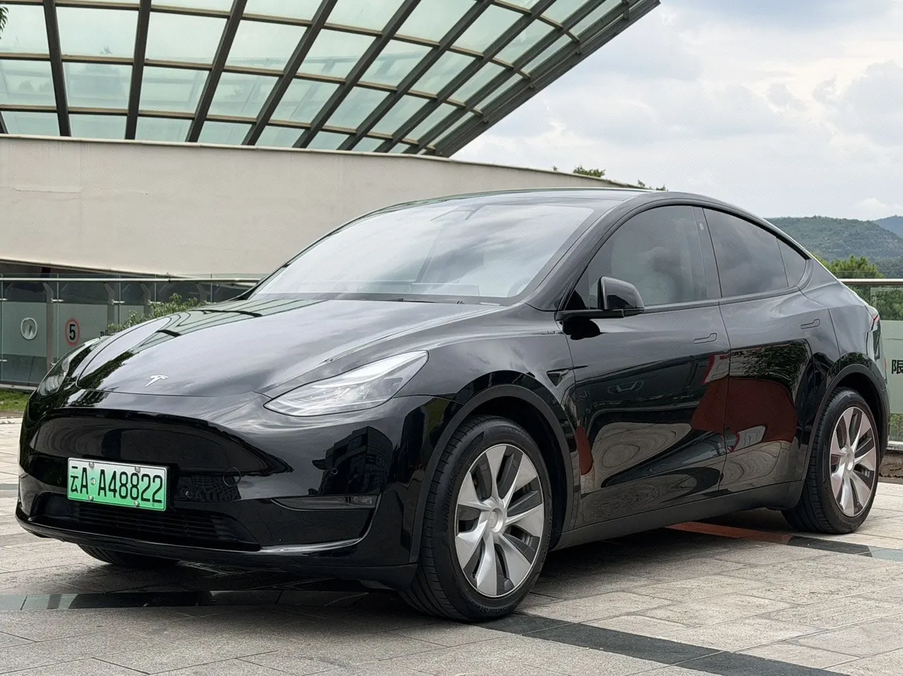 Open image lightbox: Tesla 2021 Model Y Standard Endurance Rear Drive Automatic Gear