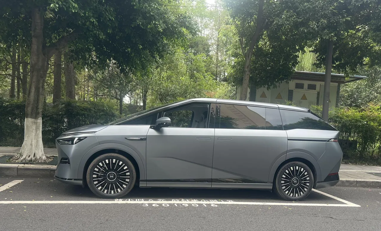 Xpeng 2025X9 650 long endurance Max automatic gear 6