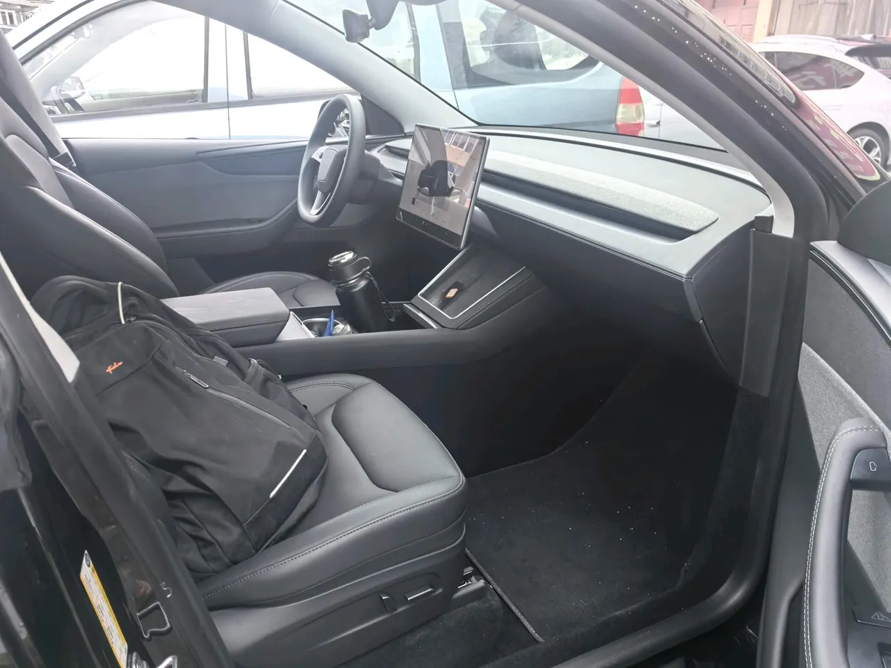 Tesla 2025 Model Y rear-wheel drive version automatic transmission 3