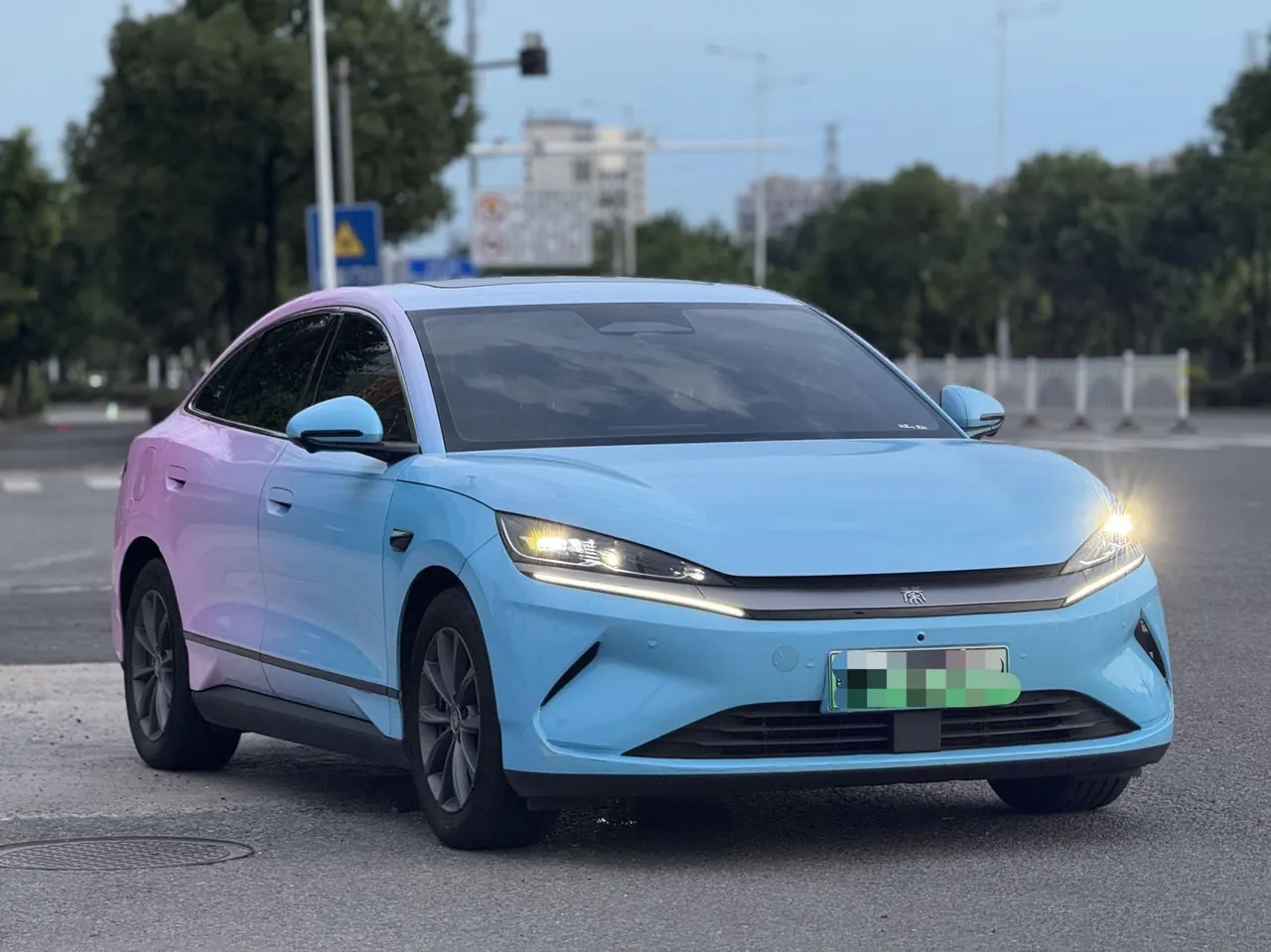 BYD 2025 Qin L EV 545KM Exceed automatic gear 3