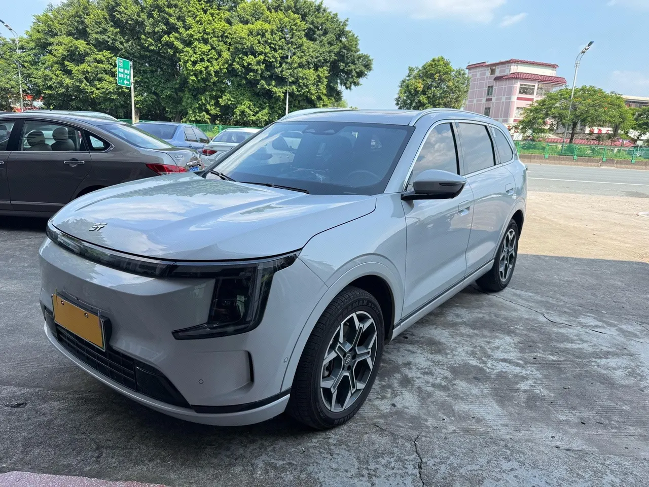 Open image lightbox: Jetour 2025 Shanhai L7 PLUS 1.5T 220km Deluxe Edition 7-seat Automatic Gear