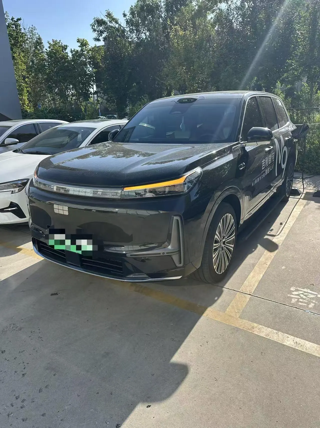 打开图片灯箱:Geely Galaxy 2025 M9 1.5T 210km 4-wheel drive pilot version automatic gear