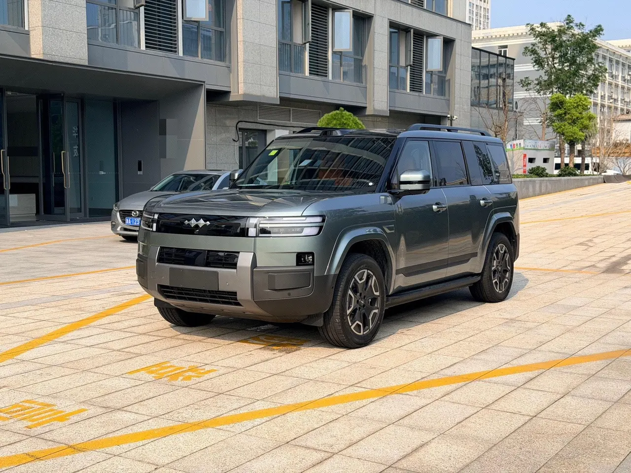 Open image lightbox: FangChengBao 2026 titanium 7 EV 675KM rear drive flash charge version automatic gear