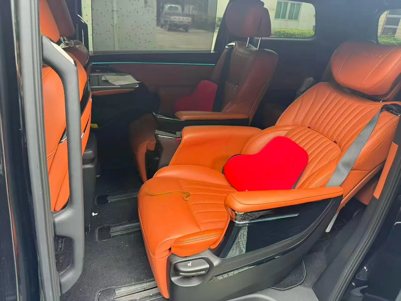 Trumpchi 2025 M8 Dual-Motor 2.0T Grandmaster Series Super Hybrid Automatic Transmission 3