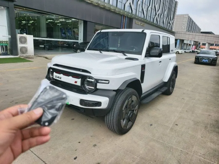 Open image lightbox: ICAR 2026 iCAR V23S 501 Four-wheel Drive Peak Performance Edition Automatic Gear