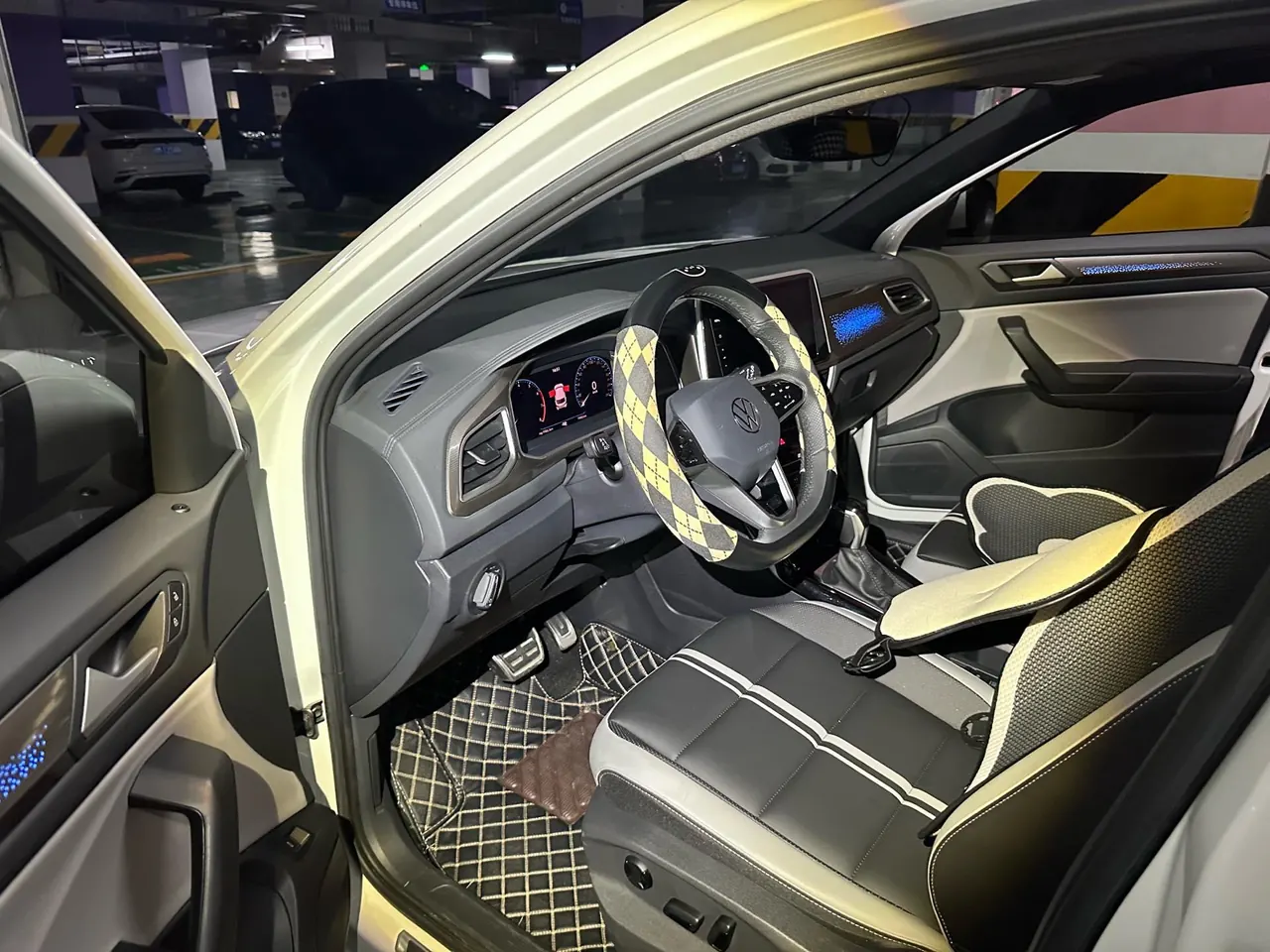 Volkswagen 2023 Tange 1.5TSI 300TSI Two-Drive Chen Guang Edition Automatic Gear 3