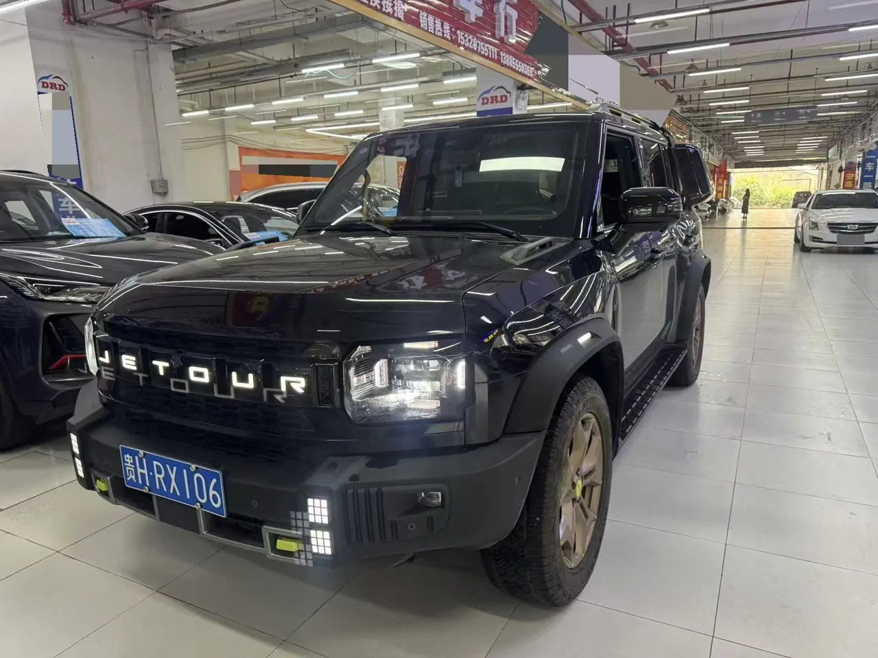 打开图片灯箱:Jetour 2024 Traveler 2.0T Four-wheel Drive Through PRO Entertainment Edition Automatic Gear
