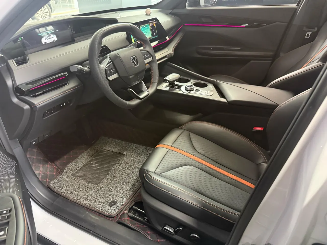 ChangAn 2024 UNI-V 1.5T Prestige Automatic 3