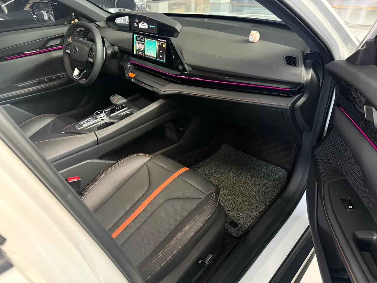 ChangAn 2024 UNI-V 1.5T Prestige Automatic 5