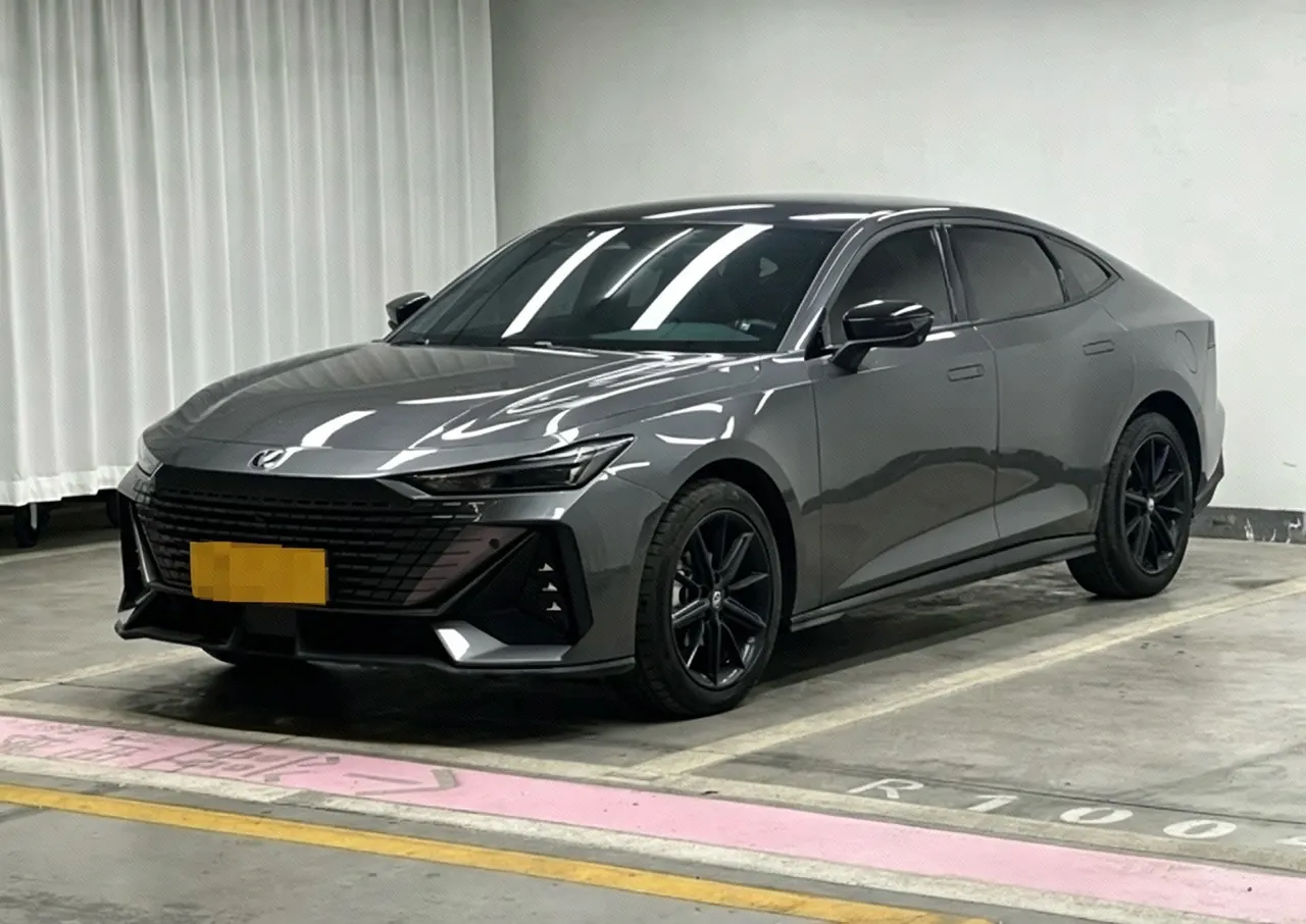 Open image lightbox: ChangAn 2024 UNI-V 1.5T High Energy Edition Automatic Gear