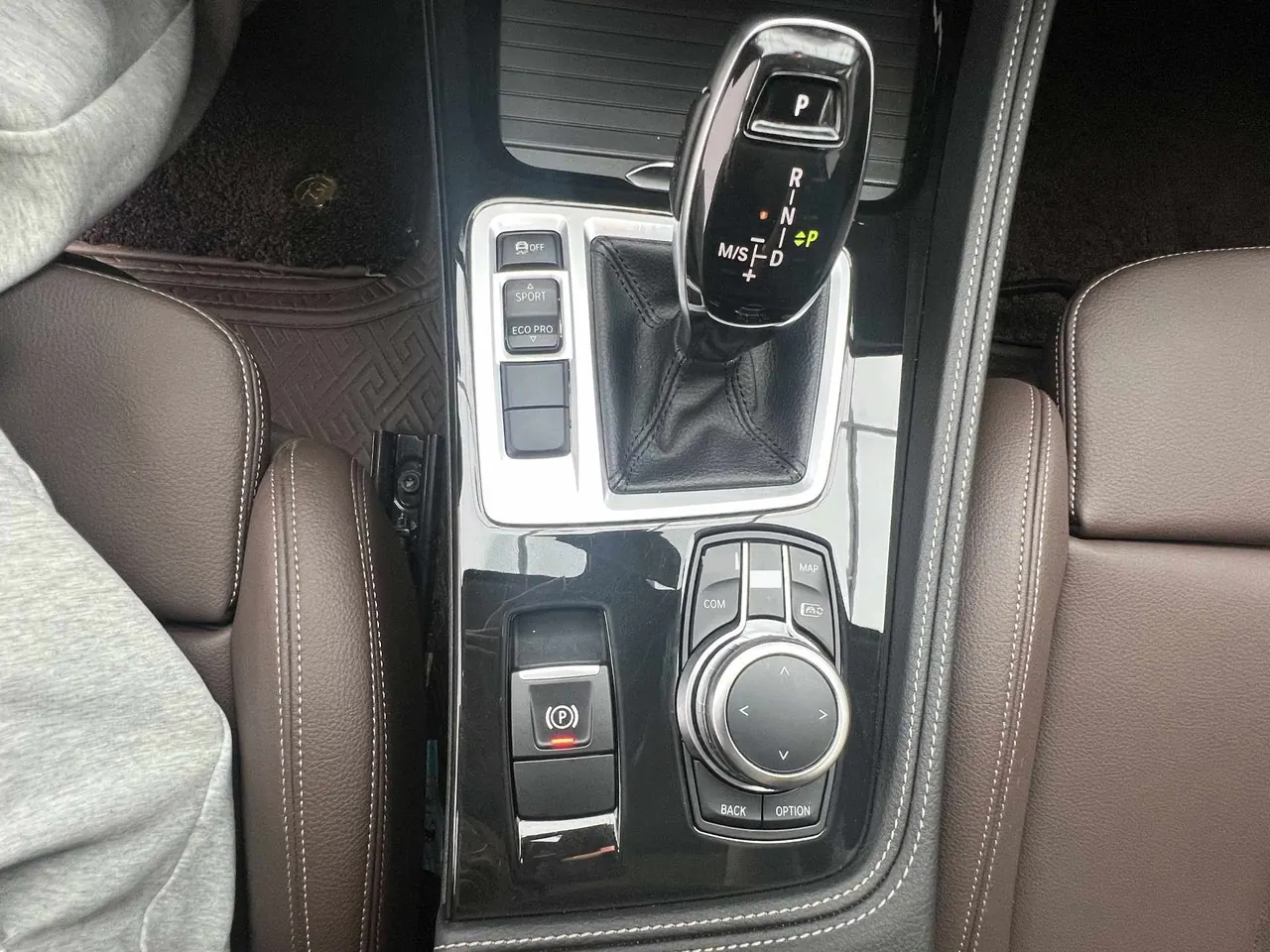 BMW 1 Series 2023 120i 1.5T M Sports Obsidian Night Edition Automatic Gear 2