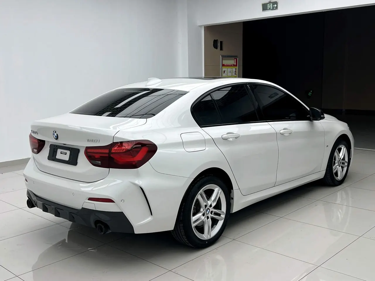 BMW 1 Series 2023 120i 1.5T M Sports Obsidian Night Edition Automatic Gear 9