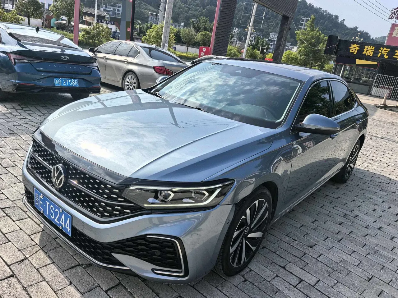 Open image lightbox: Volkswagen 2021 Passat 2.0TSI 330TSI Premium Edition Automatic Gear