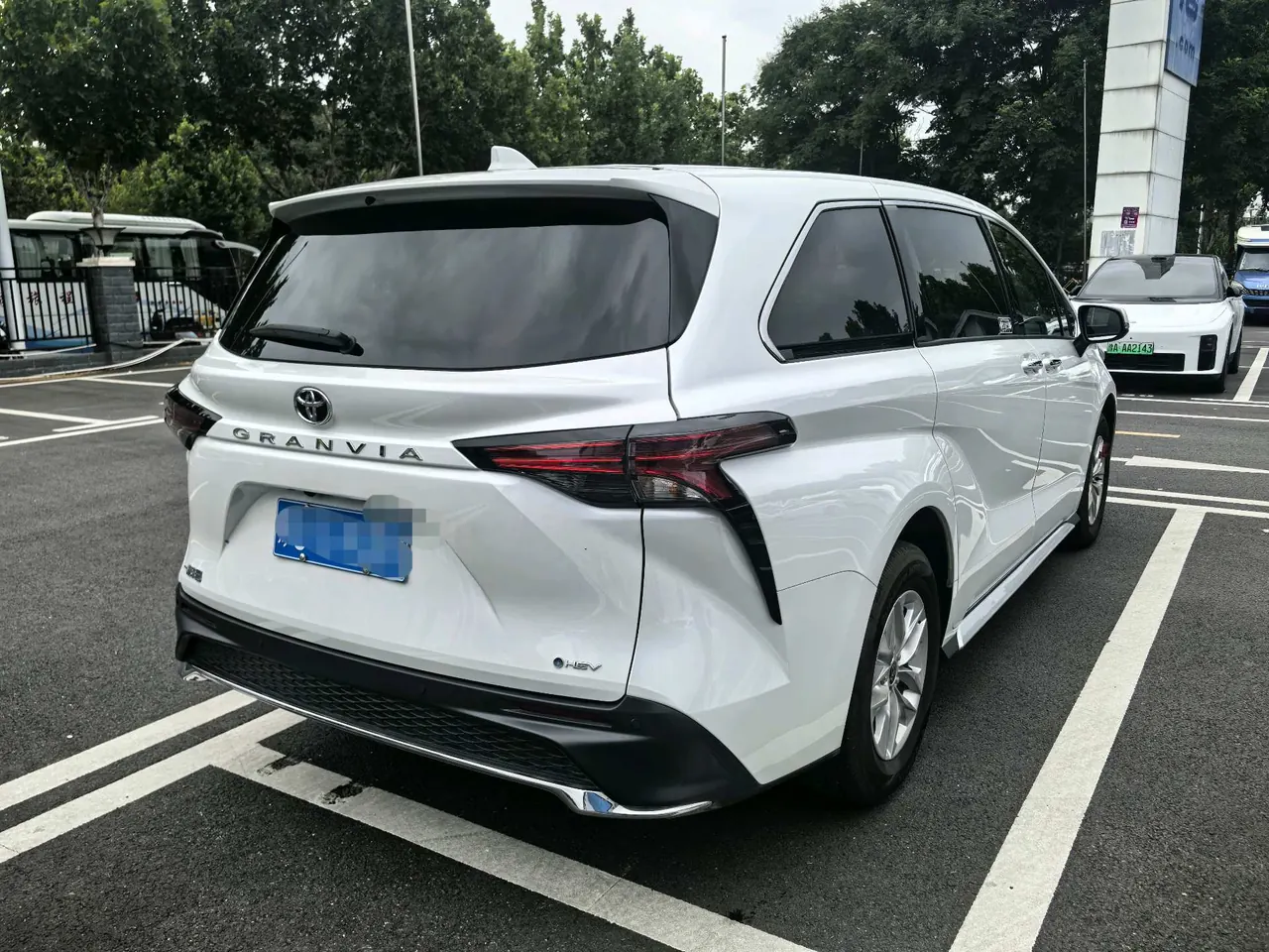 Toyota 2026 Grevia HYBRID 2.5 Stepless Comfort Edition Automatic Transmission 3