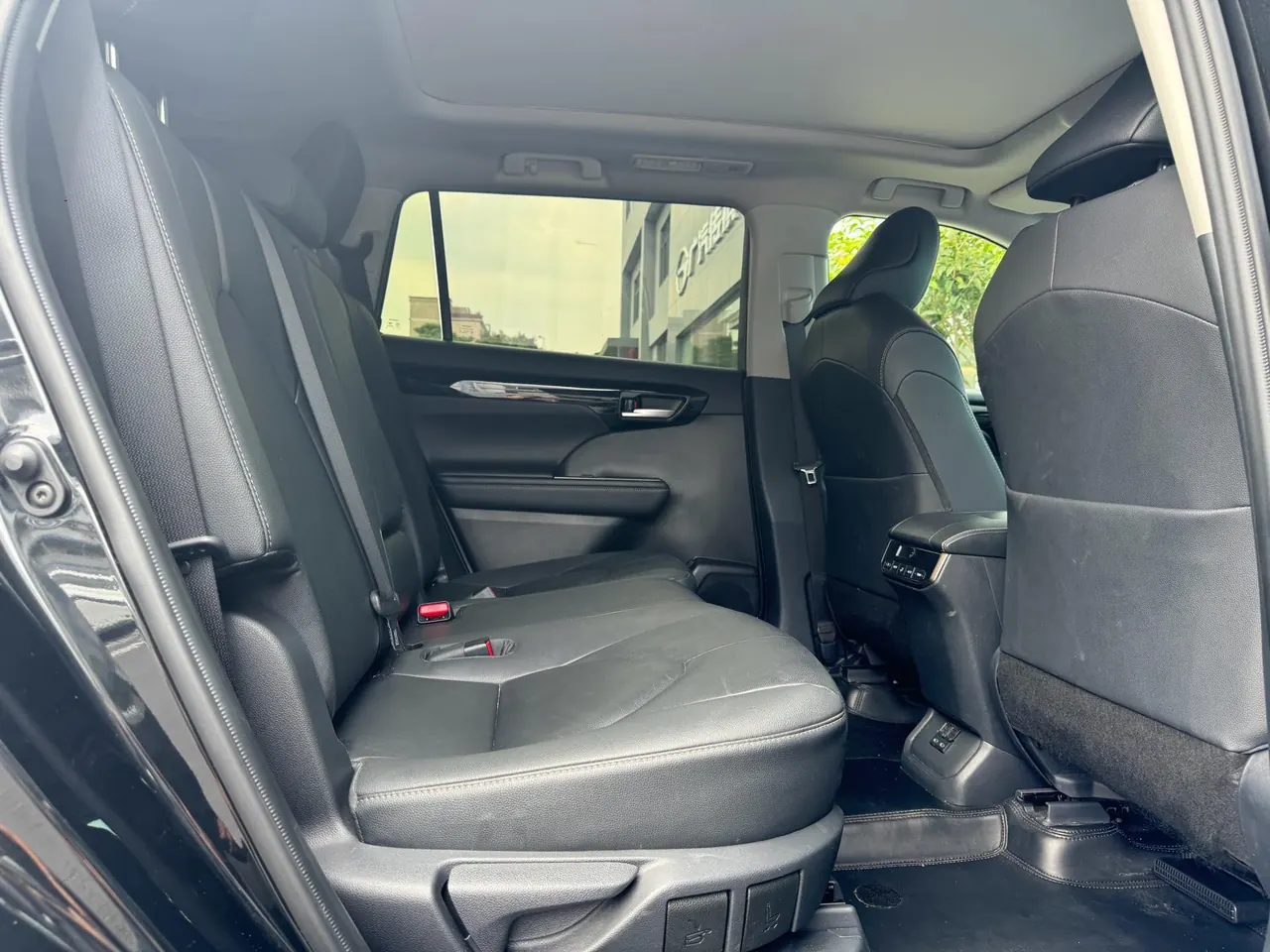 Toyota 2023 Highlander Dual Engine 2.5 Stepless Intelligent Electric Hybrid Four-wheel Drive Knight Edition 7-seat Automatic Transmission 7
