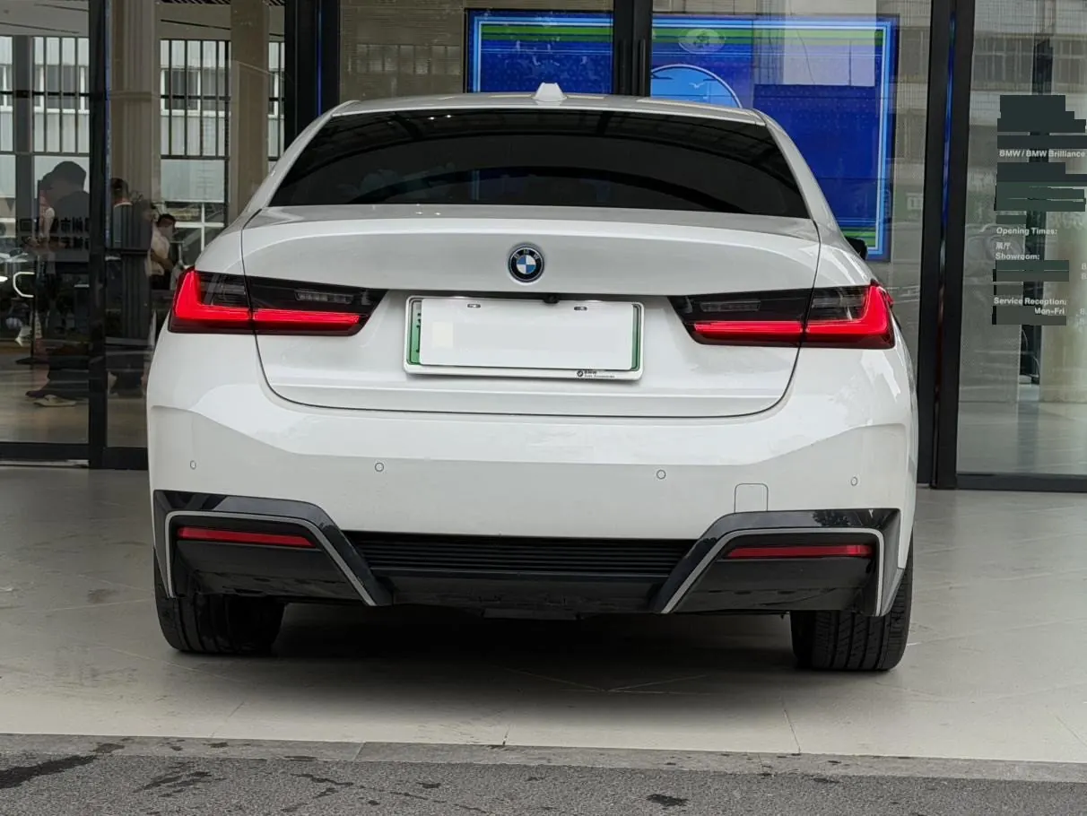 BMW 2024 i3 eDrive 35 L automatic gear 11