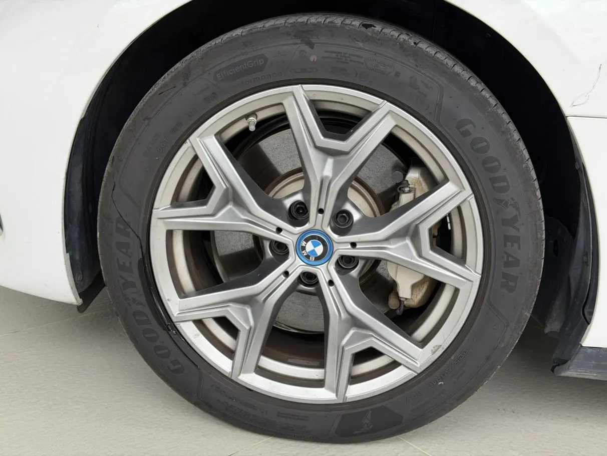 BMW 2024 i3 eDrive 35 L automatic gear 4