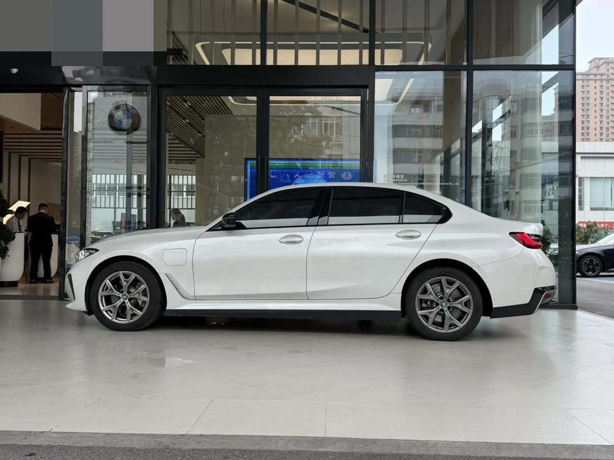 BMW 2024 i3 eDrive 35 L automatic gear 8