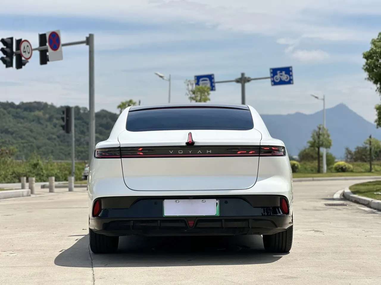 Voyah 2024 models chasing PHEV 1.5T four-wheel drive long endurance administrative version automatic gear 4