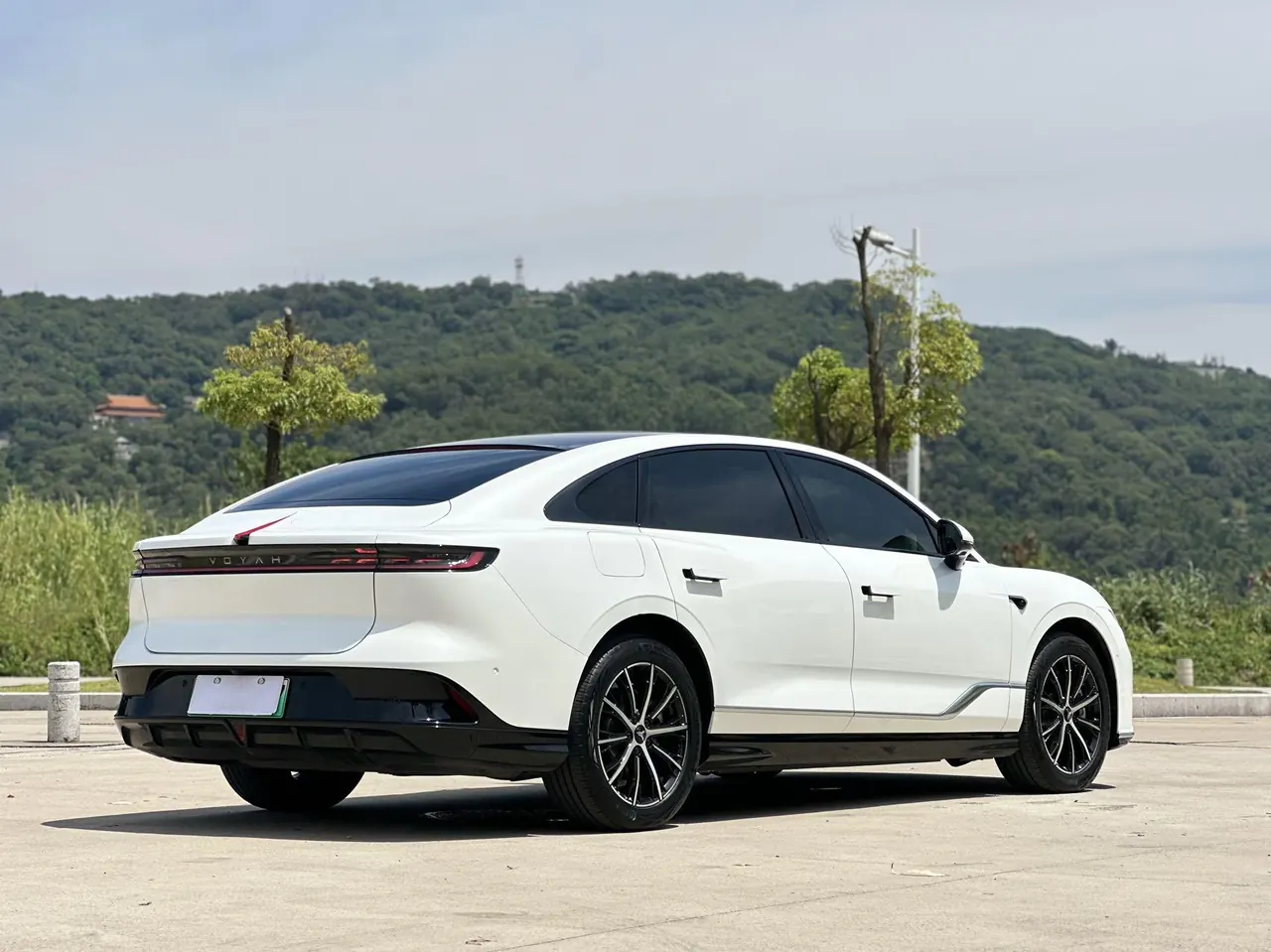 Voyah 2024 models chasing PHEV 1.5T four-wheel drive long endurance administrative version automatic gear 5