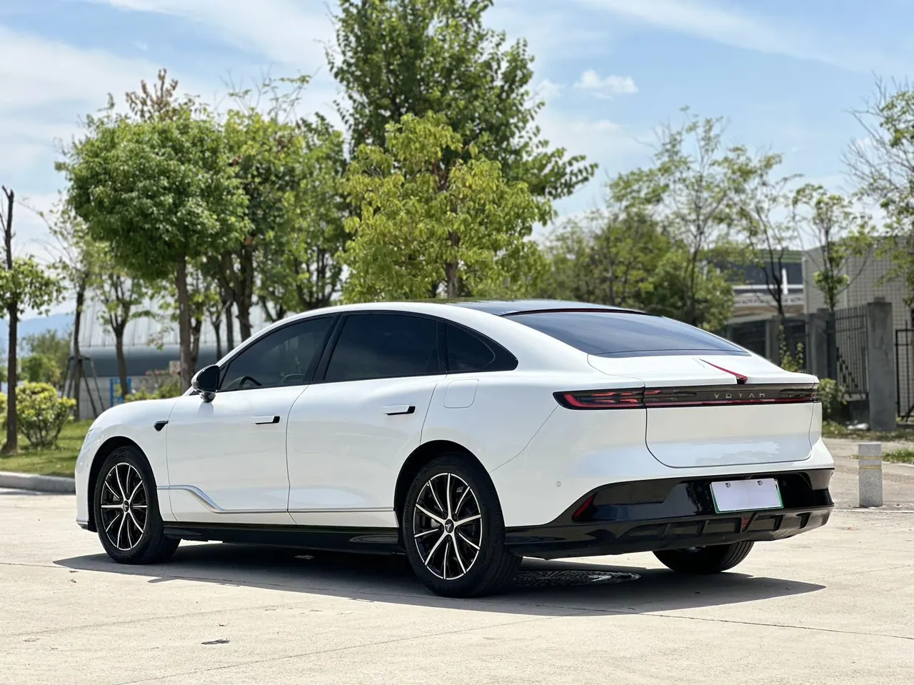 Voyah 2024 models chasing PHEV 1.5T four-wheel drive long endurance administrative version automatic gear 6