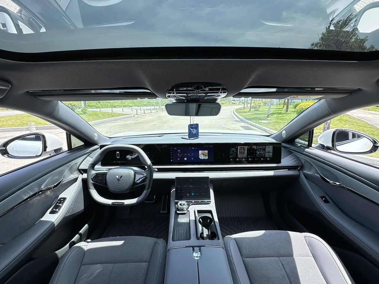 Voyah 2024 models chasing PHEV 1.5T four-wheel drive long endurance administrative version automatic gear 9