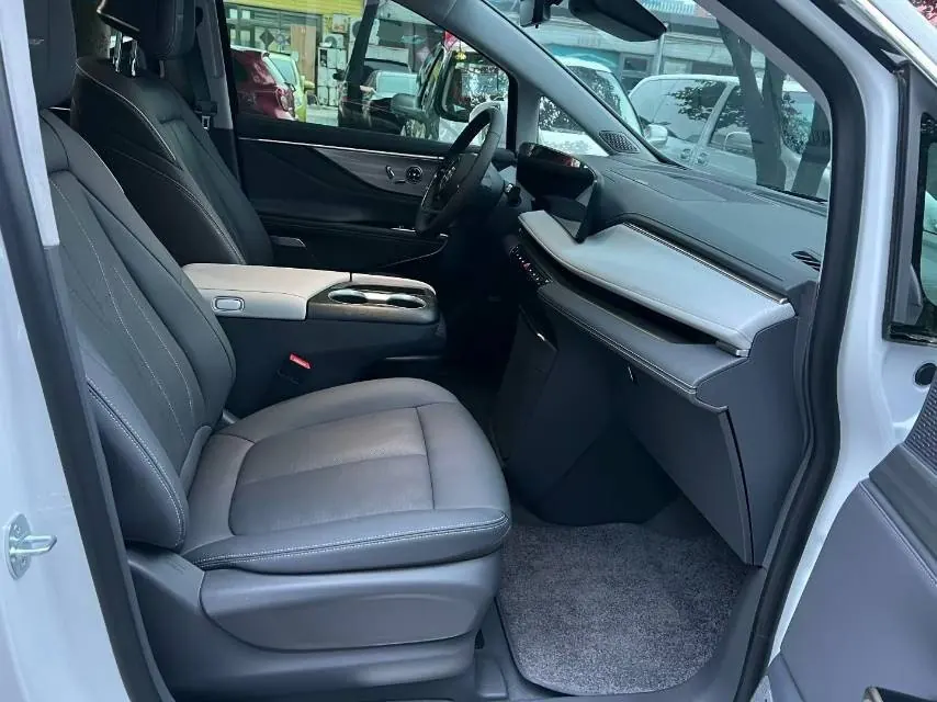 Buick 2020 GL8 ES Lu Zun 2.0T 653T Exclusive Automatic Gear 3