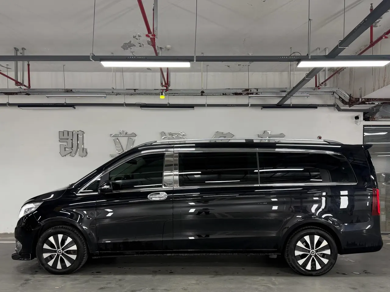 Open image lightbox: Mercedes Benz 2021 Vito 2.0T Elite Edition 7-seat Automatic Gear