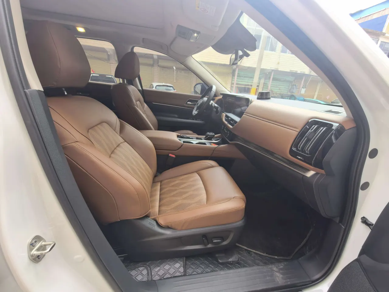 Nissan 2024 Tanlu 2.0T 380VC-TURBO 4-wheel drive Zhizun Edition 6-seat automatic gear 6