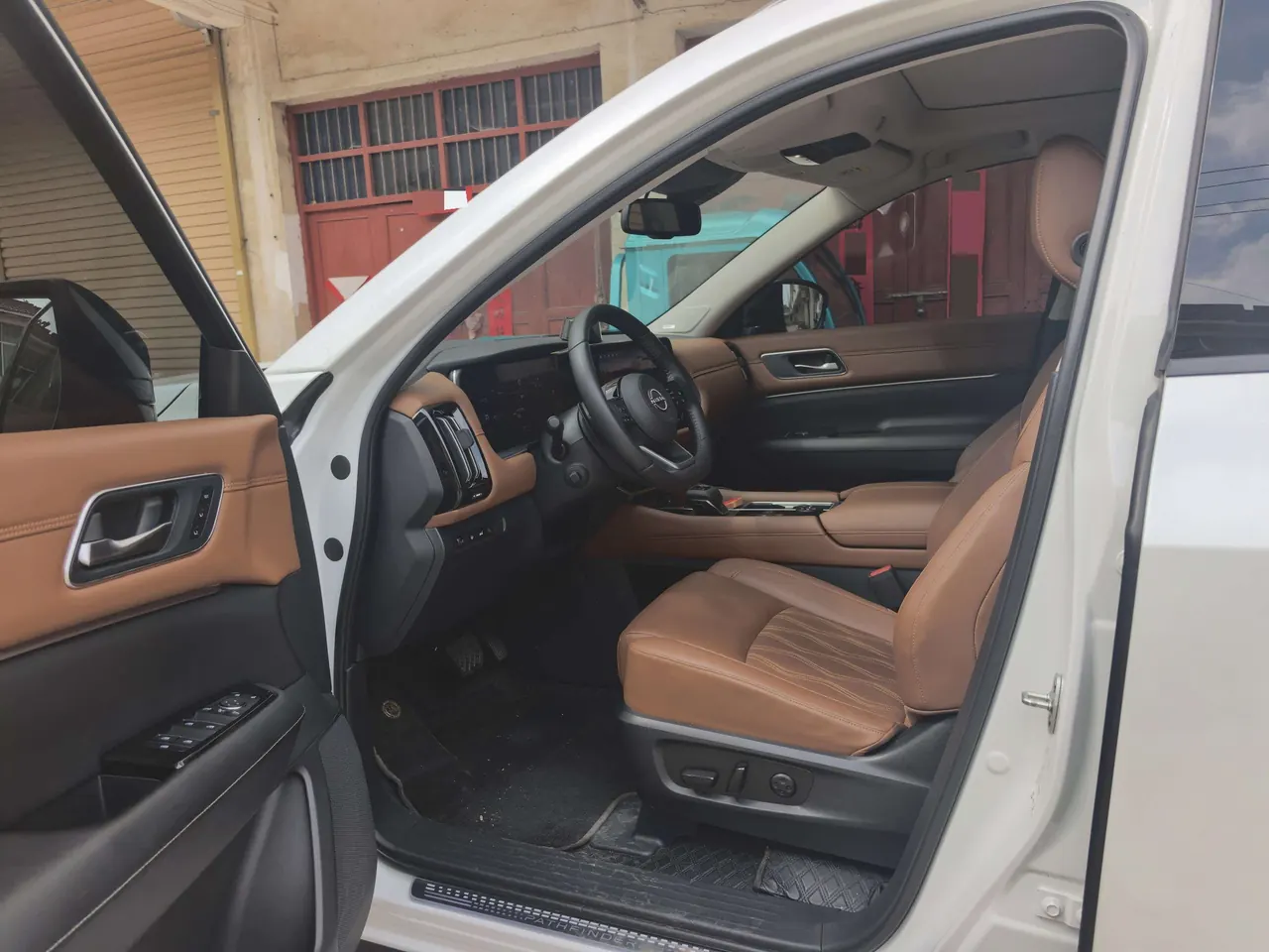 Nissan 2024 Tanlu 2.0T 380VC-TURBO 4-wheel drive Zhizun Edition 6-seat automatic gear 7