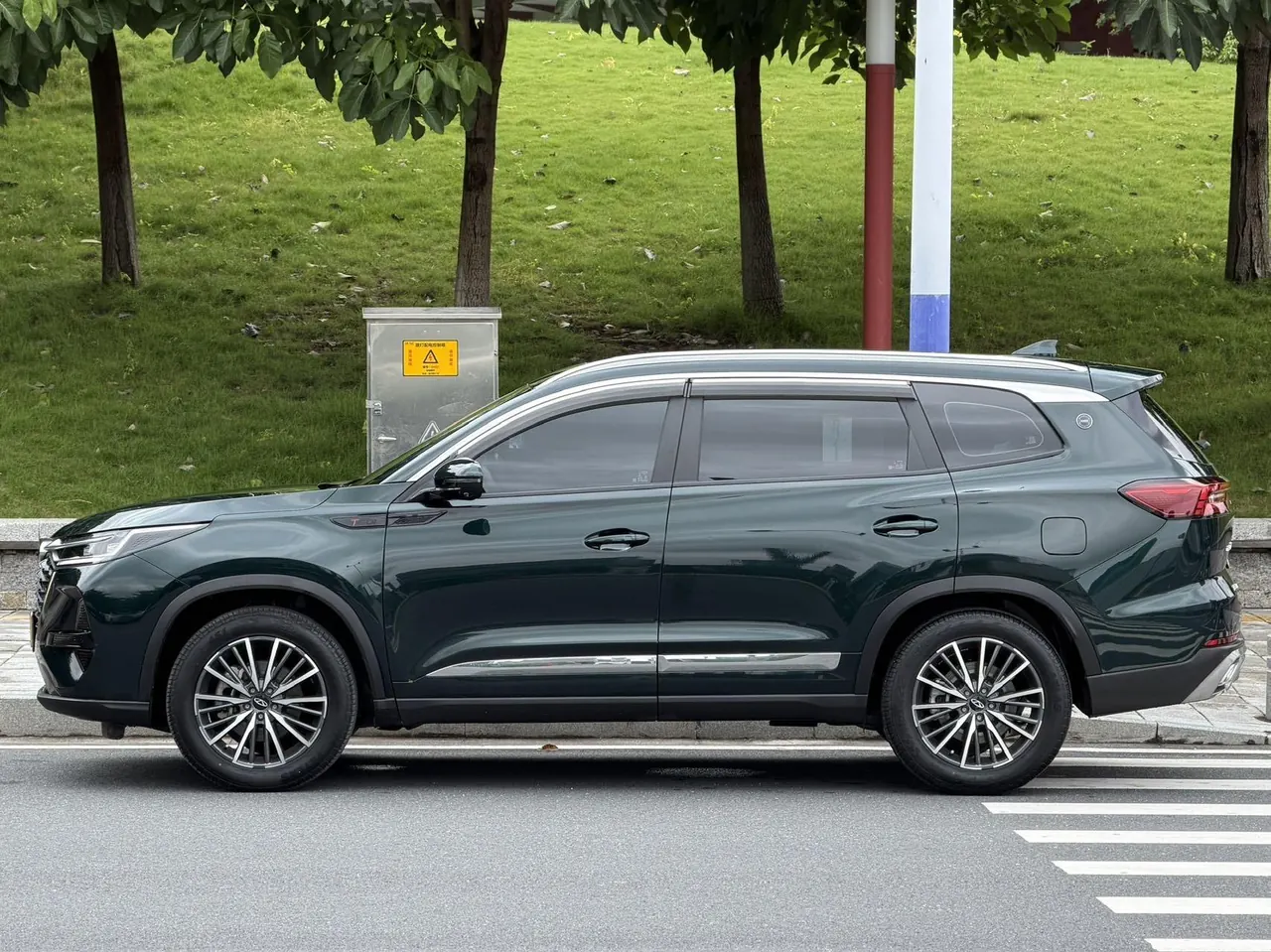 Chery 2025 Ruihu 8 PRO 1.6T 290T Two-Drive Deluxe Edition Automatic Gear 3