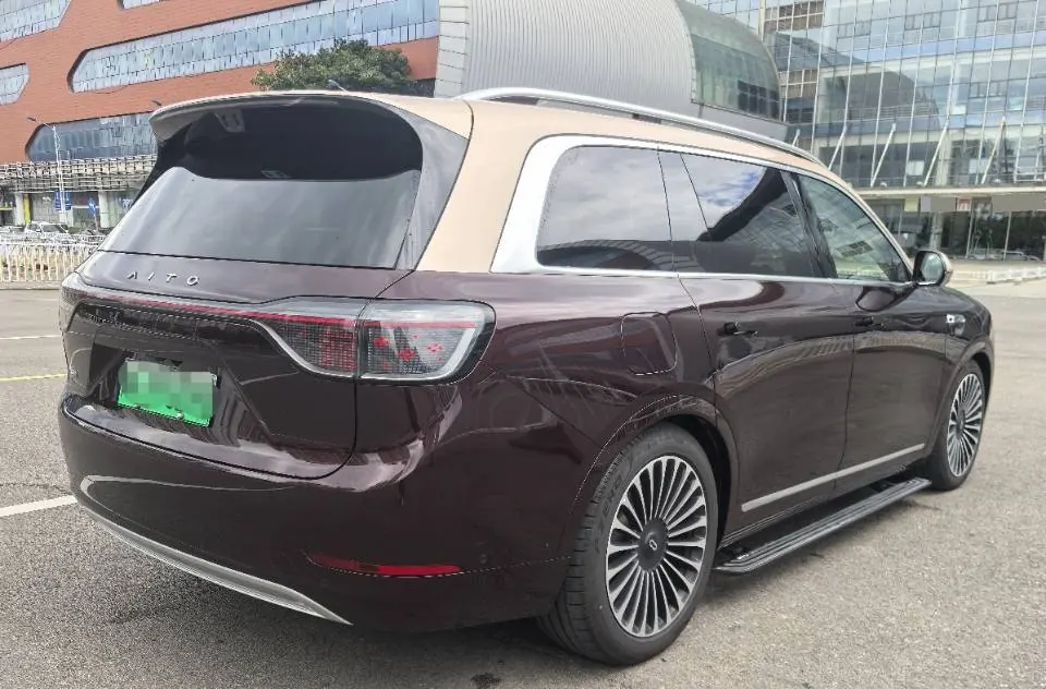 AITO 2025 AITO M9 extended range Ultra version 52kWh5 seat version automatic gear 4