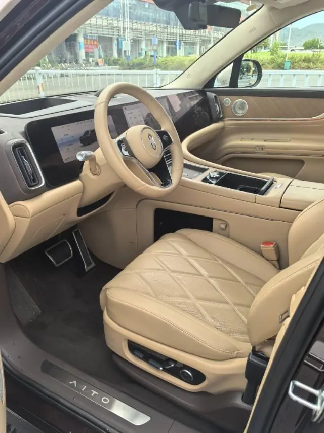 AITO 2025 AITO M9 extended range Ultra version 52kWh5 seat version automatic gear 6