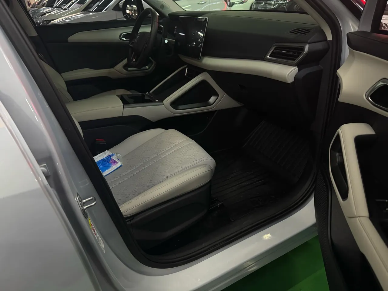 BYD 2025 Yuan UP Smart Driving 401KM Vital Automatic Gear 5