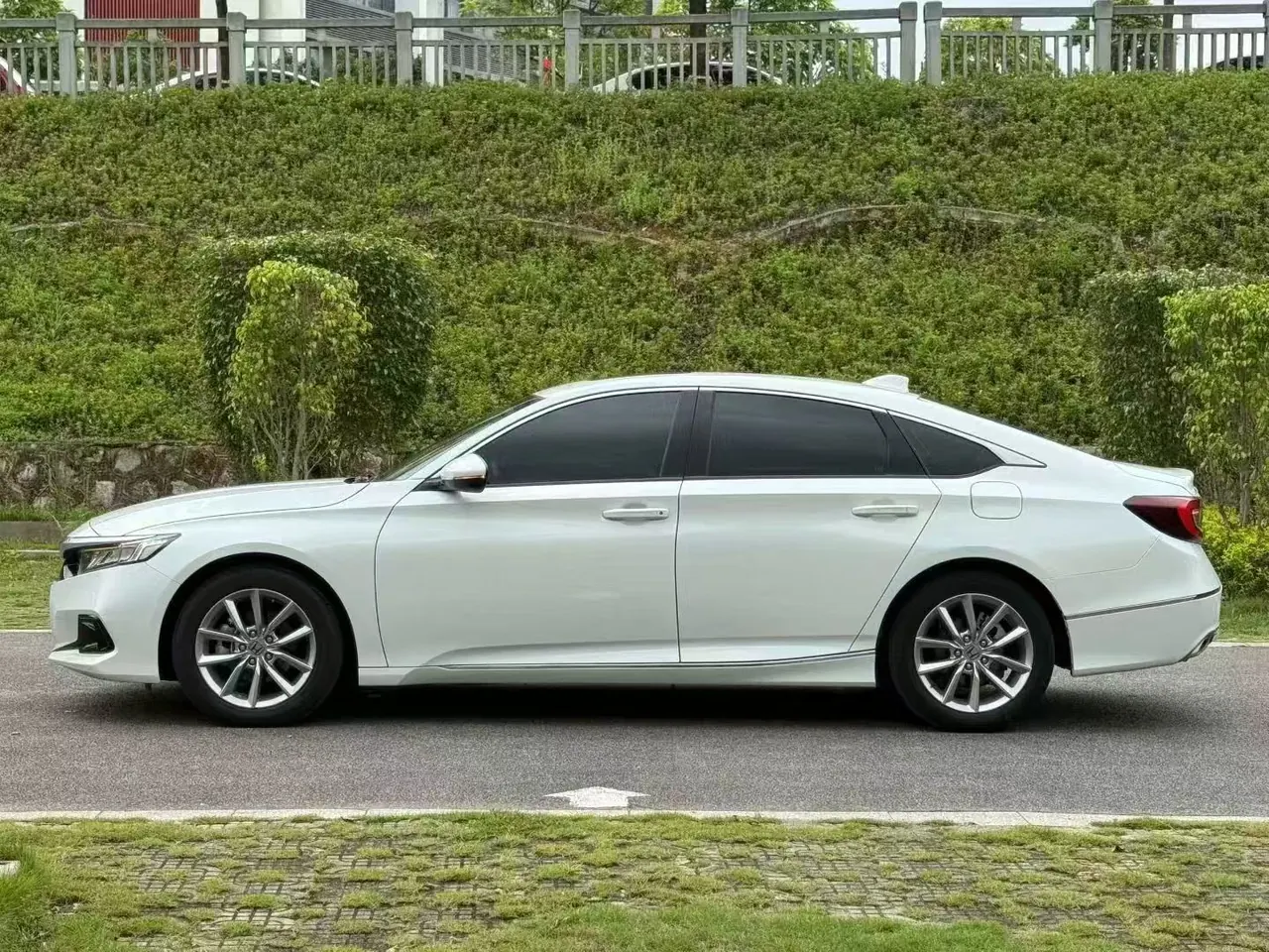 Honda 2022 10th Generation Accord 1.5T Stepless 260TURBO Deluxe Automatic Gear 3