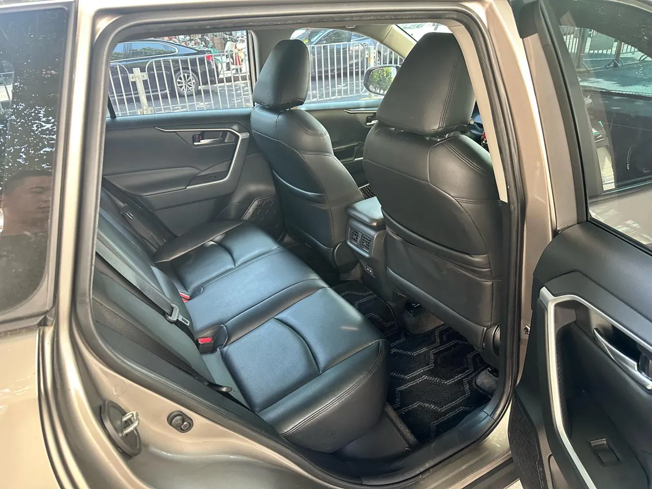 Toyota 2022 RAV4 Rongbo 2.0 Stepless Two-Drive Fashion Edition Automatic Gear 5