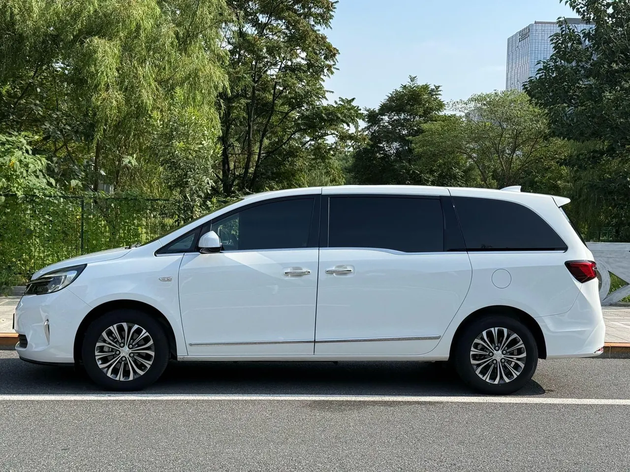 Buick 2021 GL8 Land Business Class 2.0T 652T Luxury Automatic Gear 2